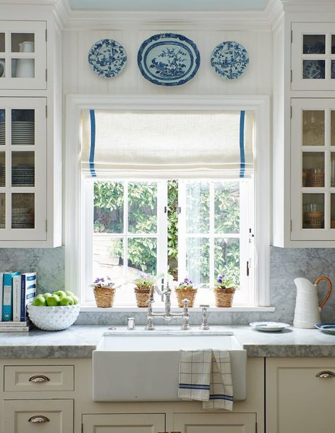 Mark Sykes, Chinoiserie Kitchen, Stone Cottage Homes, Above The Sink, Hollywood Hills Homes, Mark D Sikes, Wicker Dining Chairs, Blue White Decor, Cottage Kitchen