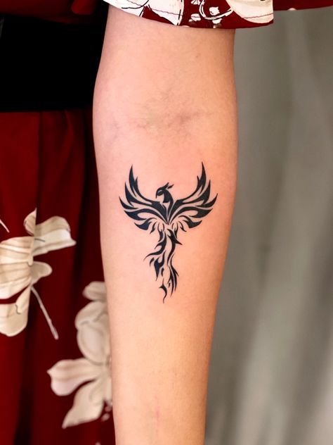 Phoenix Tattoo For Men, Simbolos Tattoo, Phoenix Tattoo Feminine, Small Phoenix Tattoos, Phoenix Bird Tattoos, Phönix Tattoo, Simple Tattoos For Guys, Forearm Band Tattoos, Phoenix Tattoo Design