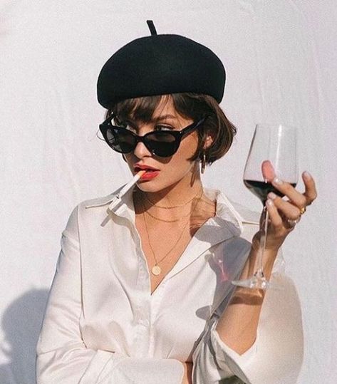 I loved this article on Fashion Trends for 2019. Found some great styling tips that were based on celebrity style. Love The featured fashion designers like Jacquemus and even runway fashion | Women’s fashion | women’s outfits for summer | classic style | street style | #inspiration #style #french Manx, Baret Outfit, 50s Outfit, Taylor Lashae, Style Parisienne, Stil Vintage, Photographie Portrait Inspiration, Photographie Inspo, Diane Kruger