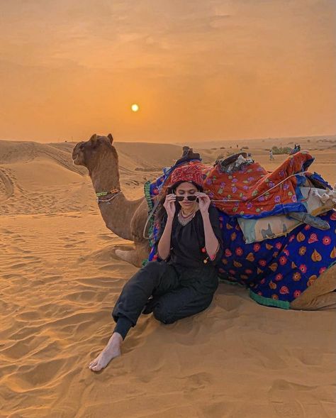 Jaisalmer Photography Travel, Desert Photoshoot Ideas, Desert Pictures, Travel Instagram Ideas, Beach Poses By Yourself Photo Ideas, Beautiful Things In Life, Thar Desert, Desert Photoshoot, Desert Safari Dubai