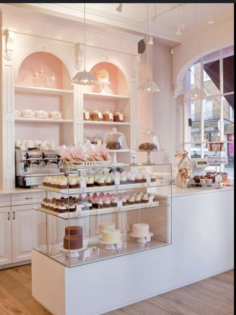 Aesthetic Retail Display, Tiny House Bakery, Food Trailer Food Ideas, Bakery Cart, Tiny Bakery, Cake Shop Design, Boutique Patisserie, Patisserie Shop, Arsitektur Kolonial