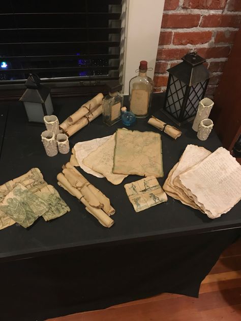 Dnd Themed Party Ideas, Diy Alchemy Decor, Dnd Physical Props, Tavern Decor Diy, Tavern Aesthetic Medieval Party, Skyrim Props Diy, Adventuring Party Dnd Aesthetic, Dnd Room Ideas Diy, Medieval Fantasy Party Decorations