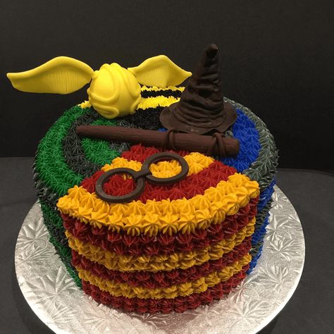 Hogwarts Cake, Harry Potter Cake Ideas, Harry Potter Theme Cake, Hogwarts Birthday, Gateau Harry Potter, Cake Design Images, Bolo Harry Potter, Harry Potter Cupcakes, Harry Potter Theme Birthday