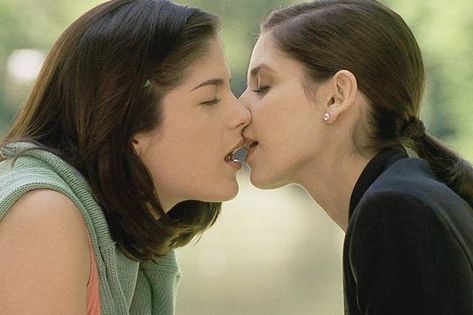 50 Movies That Are Sexier Than "Fifty Shades Of Grey" Neve Campbell, Teens Movies, Cruel Intentions, Selma Blair, Matt Dillon, Teen Movies, Tv Awards, Denise Richards, Mtv Movie Awards
