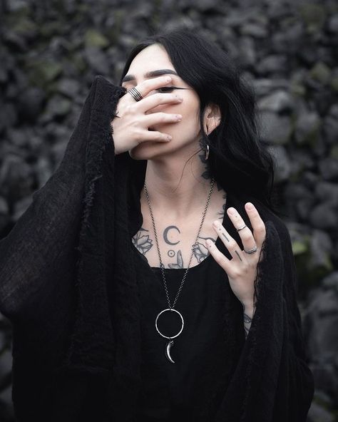 𝐓𝐇𝐎𝐑𝐍 & 𝐂𝐋𝐀𝐖 on Instagram: “I relish a more minimal and dark aesthetic, having always played among the shadows in my tastes. I create my talismans with heavily…” Pagan Goth Aesthetic, Samhain Photoshoot, Dark Folklore, British Folklore, Dark Academia Look, Pagan Fashion, Shadow Side, Nordic Mythology, Celtic Legends