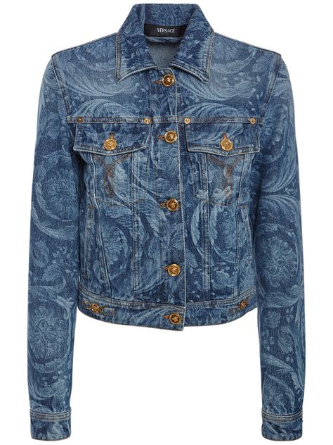 Find Versace Barocco Printed Denim Jacket on Editorialist. Front button closure. Button cuffs. Adjustable button tabs at hem. Logo details. All over print placement may vary. Two breast button flap pockets. Two side pockets Versace Jacket, Versace Brand, Azul Indigo, Fitted Denim Jacket, Printed Denim Jacket, Print Denim, Medusa Head, Blazer Vest, Blue Denim Jacket