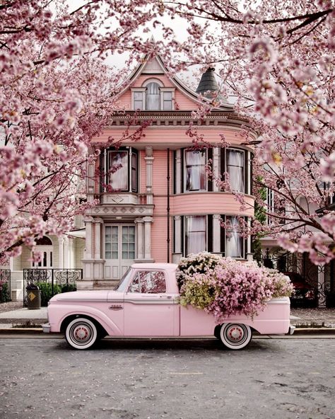 Aesthetic Trucks, Pink Victorian House, Pink Victorian, Pink Truck, Pastel House, Pink Life, Pink Car, Cute House, Pink Houses