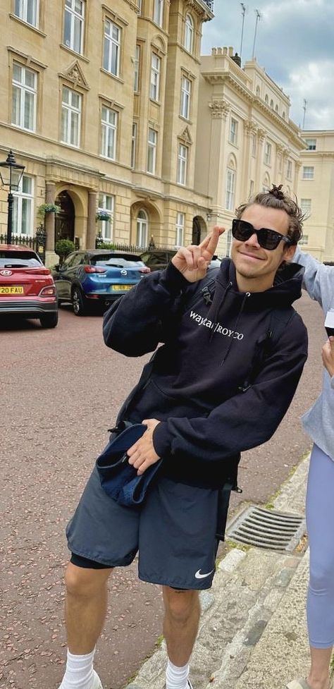 Harry in London | May 21, 2023. Sweet Husband, Harry Styles Cute, Harry Styles Photos, Harry Styles Pictures, I'm With The Band, Mr Style, British Men, Harry Edward Styles, Edward Styles