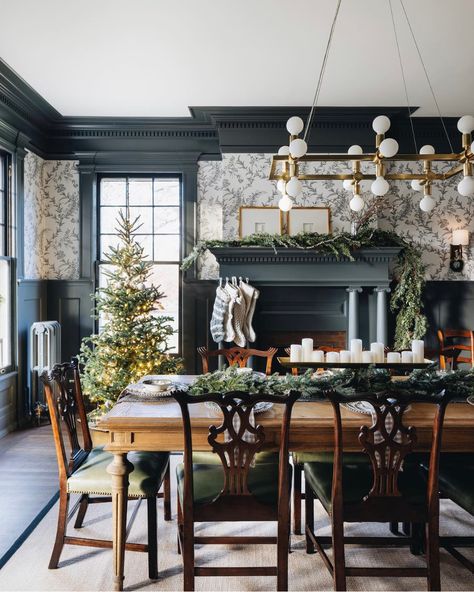 Architectural Digest, Natal, Cozy White Cottage, Jean Stoffer, Modern Christmas Decor, Seasonal Home Decor, Dining Room Inspiration, The Ranch, Dining Room Design