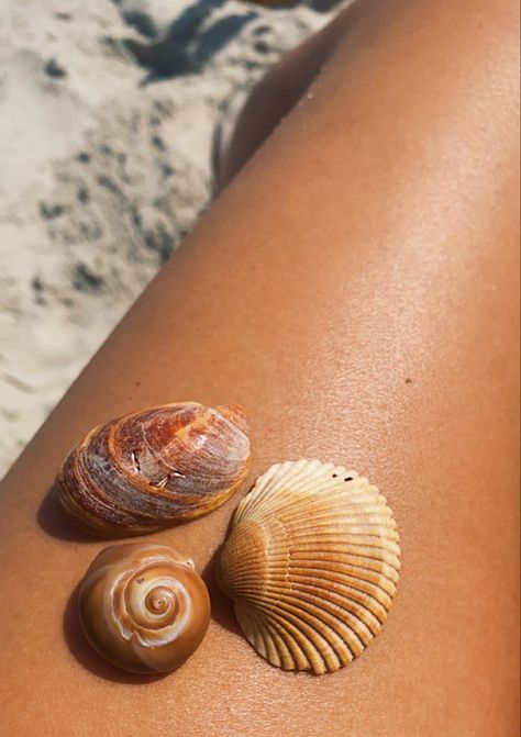 Sand On Skin, Tanning Aesthetic Beach, Tan Line Pictures Aesthetic, Self Tan Aesthetic, Beach Tanning Aesthetic, Siquijor Aesthetic, Tan Girl Aesthetic, Summer Tan Aesthetic, Leg Aesthetic