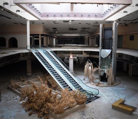 Collapse of America's Shopping Mall - Democratic Underground Abandoned Malls, Dead Malls, Desert Places, Creepy Photos, Ghost Images, Centre Commercial, The Weather Channel, Shopping Malls, Urban Exploration
