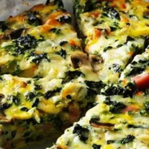 BEST CRUSTLESS SPINACH, ONION AND FETA QUICHE - MAKINGOURLIFEMATTER Crustless Spinach Quiche, Feta Quiche, Cooked Ham, Ratatouille Recipe, Spinach Quiche, Quiche Dish, Healthy Weeknight Meals, Daily Recipes, How To Cook Ham