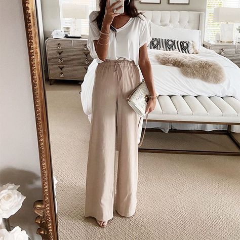 Wide Leg Trousers Outfit Classy, Flowy Pants Outfit Summer, Pallazo Pants Outfit, Trousers Outfit Summer, Flowy Pants Outfit, Wide Pants Outfit, Neutral Summer Outfits, Wide Leg Trousers Outfit, Slacks Outfit