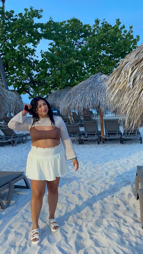 Vacation Outfits Tropical Plus Size, Curvy Tropical Vacation Outfits, Vacation Outfit Inspo Plus Size, Florida Spring Break Outfits Plus Size, Tropical Outfit Plus Size, Thick Beach Outfits, Beachy Outfits Plus Size, Midsize Bathing Suit Outfits, Holiday Outfits Summer Curvy