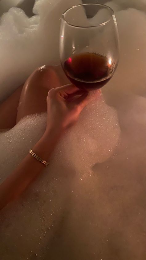 Bath Tub Aesthetic, Bubble Bath Aesthetic, Bath Wine, Wine Bath, Bathtub Aesthetic, Glass Bathtub, Romantic Bath, Aesthetic Bath, Wine Aesthetic