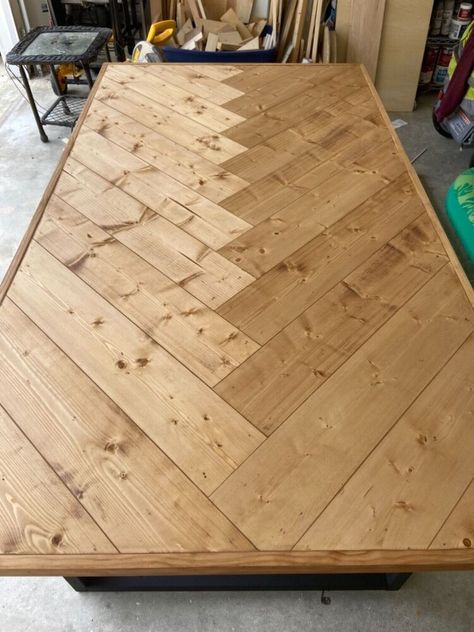 DIY herringbone dining room table, complete! It took a couple weekends of working during my child’s nap time, but overall it was a pretty easy, quick, and painless project!Check out these before, during and after pictures! Materials used:1/4in plywood2x4s for legs/ supports1x4s for herringbone strips1x2s for framing First, cut the plywood for a desired table size and attach under supports Next, attach herringbone strips- started with each full size, and cut accordingly. After a… Diy Wooden Table, Herringbone Table, Diy Dining Room Table, Plywood Table, Diy Table Top, Diy Kitchen Table, Diy Dining Room, Diy Dining Table, Diy Farmhouse Table