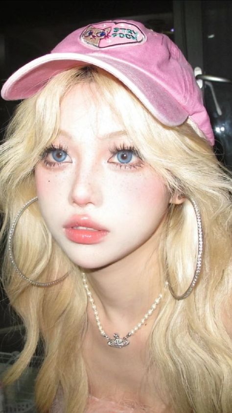 Makeup Asia, Istoria Modei, Gyaru Makeup, Blonde Asian, Chinese Makeup, Charmmy Kitty, Barbie Makeup, Fashion 90s, Model Pose