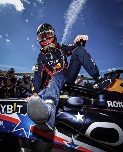F1 Drivers, Redbull Racing, Watch F1, Red Bull F1, Red Bull Racing, Sports Photos, Vroom Vroom, Car And Driver, Car Photos