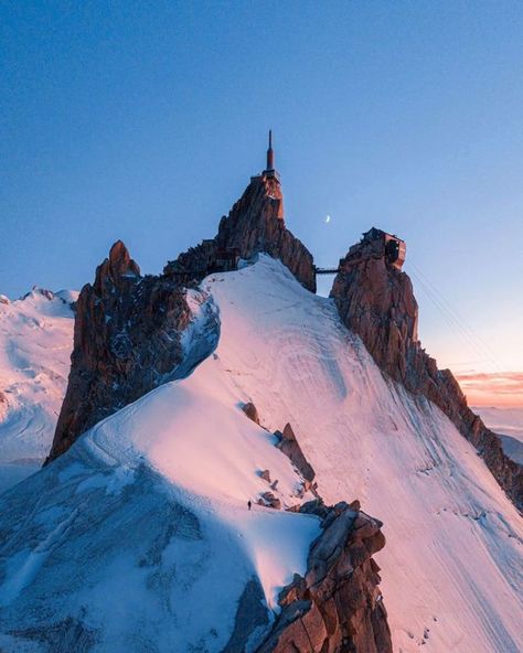 Chamonix Mont Blanc, Tourist Office, World Geography, Cable Cars, French Alps, Snow Mountain, Destination Voyage, Mountain Town, Europe Travel Destinations