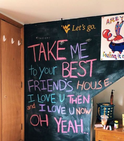 Chalkboard Wall Bedroom, Hangout Room, College House, Chalk Wall, Casa Diy, Chalkboard Wall, Room Goals, Cute Room Ideas, House Room