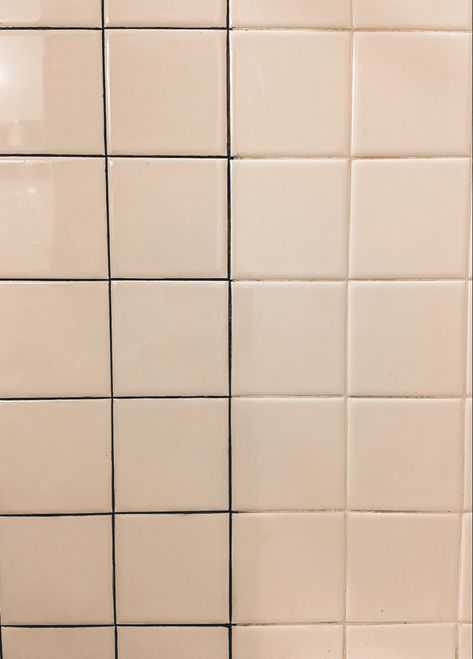 White Square Tiles Black Grout Kitchen, Painted Bathroom Inspiration, Black Grout Subway Tile Bathroom, Bathroom Tiles Black Grout, Colorful Grout Bathroom, Square White Tile Black Grout, White Square Tiles Black Grout, 4x4 White Tile Bathroom, Green Grout Bathroom