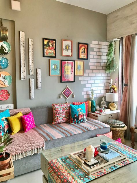 Simple Bed Designs, Colorful Room Decor, Indian Living Room, Indian Room Decor, Indian Bedroom Decor, Colourful Living Room Decor, India Home Decor, Pinterest Room Decor, Colourful Living Room