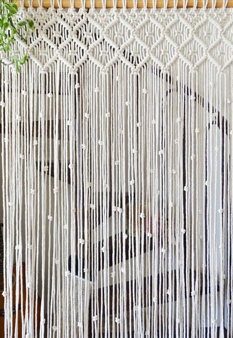 Designing with Knots Macrame Patterns for Home Decor Enthusiasts Macrame Curtain Diy, Macrame Door Hanging, Cortina Boho, Cortina Macrame, Door Curtains Diy, Macrame Window Curtain, Macrame Door, Macrame Door Curtain, Dekorasi Bohemia