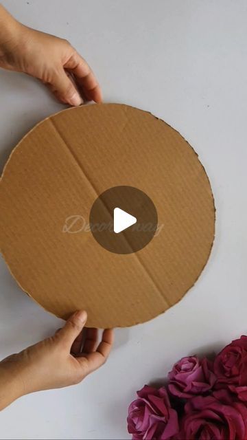 Cardboard Crafts Wall Decor, Craft Wall Hanging Ideas, Unique Diy Wall Decor, Cardboard Wall Hanging Crafts, Carbord Craft Decor, Wall Decor Using Cardboard, Cardboard Box Crafts Decor Wall Art, Cardboard Diy Home Decor, Diy Home Decor Cardboard