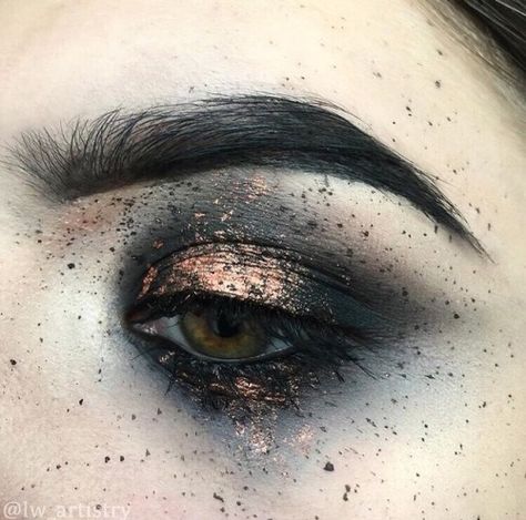 Dead Girl Messy Smoky Eye Makeup Fantasi, Grunge Eye Makeup, Fantasy Make-up, Kule Ting, Make Up Designs, Makeup Tumblr, Smink Inspiration, Make Up Inspiration, Makijaż Smokey Eye