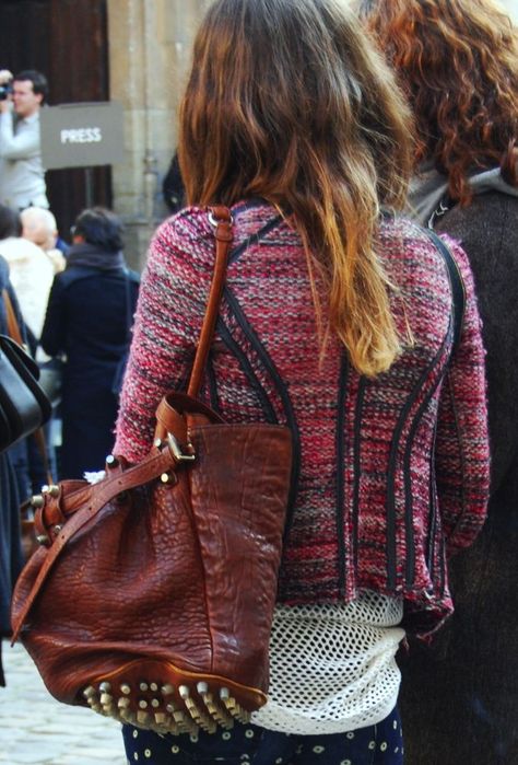 Bucket Bag Outfit, Alexander Wang Bag, Mode Crochet, Bag Outfit, Looks Street Style, Mode Vintage, Hippie Chic, Mode Inspiration, Looks Style