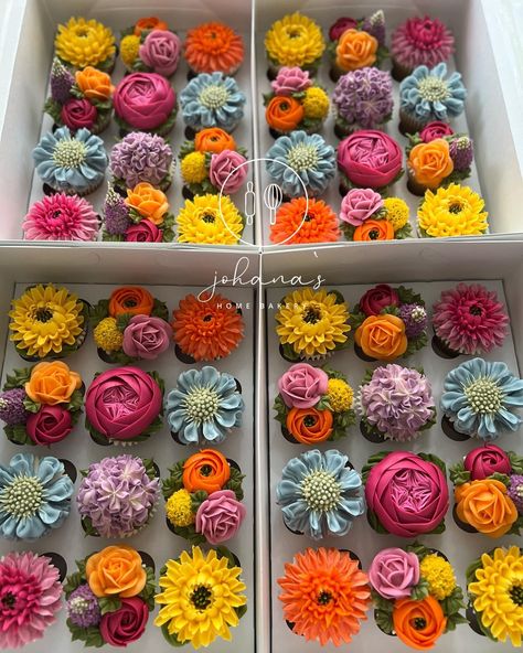 Essen, Floral 18th Birthday Cake, Floral Bridal Shower Cupcakes, Colorful Flower Cupcakes, Floral Desert Table, Floral Themed Cupcakes, Graduation Party Floral Theme, Wild Flower Wedding Cupcakes, Love Is In Bloom Cupcakes