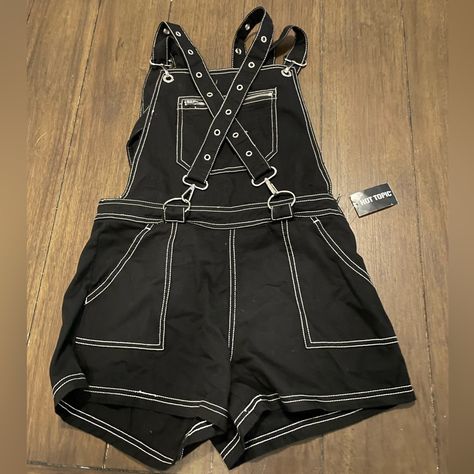 Nwt Hot Topic Overall Shorts. Perfect New Condition. Black With White Stitching. Zipper On The Side. They Are Size Small. Hot Topic Shorts, Black Ripped Shorts, Red Denim Shorts, Punk Shorts, Stretchy Jean Shorts, Hot Topic Clothes, Painted Shorts, Mom Denim, Ripped Jean Shorts