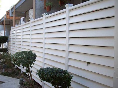 Alternative Styles of Vinyl Fencing | Vinyl Concepts Modern Fencing, Yard Fencing, Temple House, Garden Railings, Modern Fence Design, Fencing Ideas, Outdoor Showers, Cheap Fence, White Fence