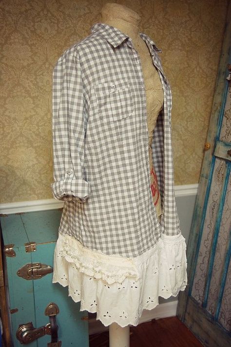 Clothes Refashion, Sewing Clothes Refashion, Upcycling Clothes Diy, Shabby Chic Outfits, Umgestaltete Shirts, Clothing Upcycle, Vetements Clothing, Shabby Chic Boho, Upcycle Clothes Diy