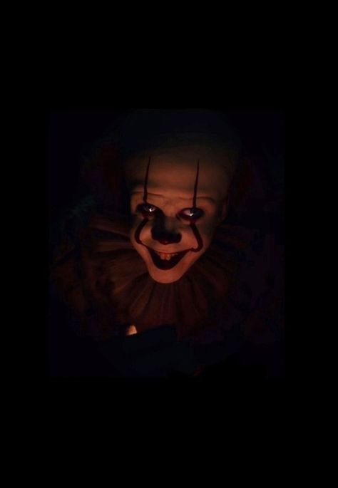 Strange Harbors Film Review | It Chapter Two  #Horror #Scary #HorrorMovies #ScaryMovies #It #ItChapterTwo #Pennywise #PennywiseTheClown #TheLosersClub #LosersClub #Eddie #Richie #Clown #ScaryClown #BillSkarsgard #Movies #Film #MovieReview #FilmReview #Cinema Art The Clown Terrifier Wallpaper, It The Clown, It Eso, Clown Horror, Horror Photos, Joker Iphone Wallpaper, Pennywise The Clown, Pennywise The Dancing Clown, Scary Wallpaper