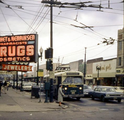 38 Wonderful Color Slides Capture Everyday Life of Chicago in the 1960s ~ vintage everyday Chicago Pictures, Chicago Street, Chicago Neighborhoods, Chi Town, Chicago History, Vintage Chicago, Chicago Photos, My Kind Of Town, Chicago Photography