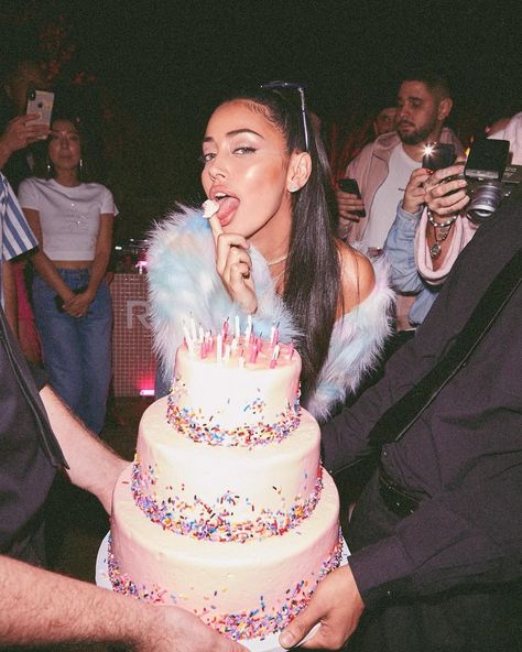 Cindy Kimberly on Instagram: “🎉🎉” Matching Pics, Birthday Decorations At Home, Luxury Birthday, Bday Party Theme, 24th Birthday, Elegant Birthday, Cindy Kimberly, Bday Girl, Blue Birthday