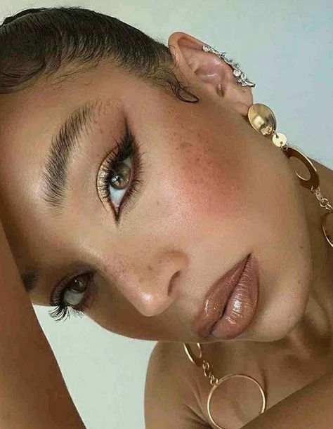 Bronze Makeup For Brown Eyes, Fox Eye Make Up Look, Fox Eye Makeup Green Eyes, Fox Smokey Eye Makeup, Bronze Smokey Eye Blonde Hair, Foxy Eyes Bridal Makeup, Soft Sultry Eye Makeup, Gold Makeup Eyeshadow, Makeup For Bronze Skin