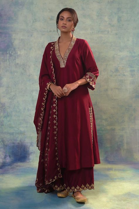 Long Skirt Top Designs, Indian Dress Up, Fashion Dress Up Games, Frocks And Gowns, Trendy Outfits Indian, Red Kurta, Kurta Pant Set, Heavy Dresses, Punjabi Fashion