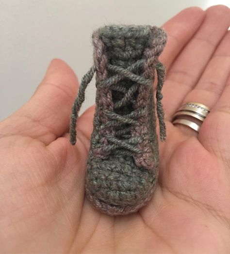 Amigurumi Doll Shoes Free Pattern – Free Amigurumi Crochet Knitted Dolls Free, Crochet Doll Clothes Free Pattern, Doll Shoe Patterns, Crochet Doll Tutorial, Crochet Shoes Pattern, Pattern Free Amigurumi, Crochet Dolls Free Patterns, Clothing Patterns Free, Crochet Amigurumi Free Patterns