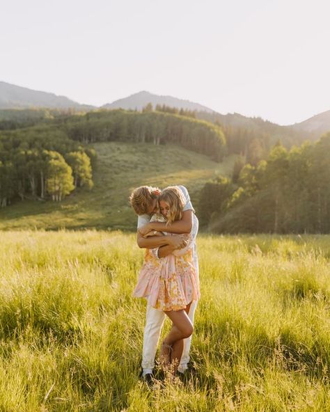 Engagement Photos Blonde Hair, Engagement Photo Places, Couples Photoshoot Aesthetic, Summer Couples Photoshoot, Summer Couple Photoshoot, Fall Couple Pictures, Borrowed Time, Couples Pics, Engagement Picture Outfits