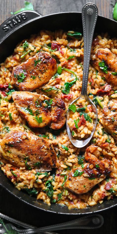 Creamy Sun-Dried Tomato and Spinach Risotto with Chicken Thighs in a cast iron pan. Tuscan Chicken Risotto, Iron Cast Skillet Recipes, Chicken And Risotto Recipes, Risotto And Chicken, Tomato Chicken And Rice, Ricotta Risotto, Risotto With Chicken, Risotto Recipes Chicken, Julia's Album