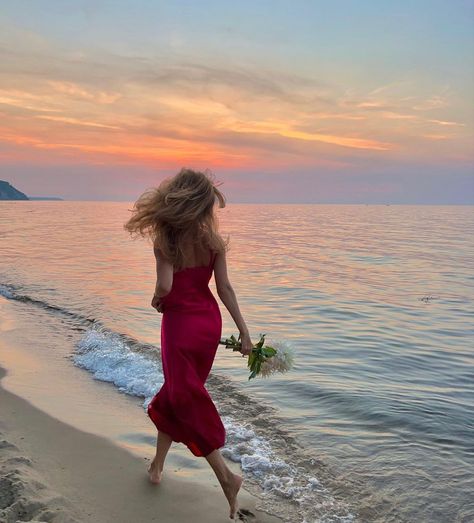 Beach Photography Birthday, Pictures Dresses Photo Ideas, Beach Pictures Aesthetic Sunset, Beach Sunset Shoot, Beach In Dress Poses, Beach Sunset Flash Photoshoot, Dark Feminine Beach, Beach Long Dress Photoshoot, Evening Beach Photoshoot