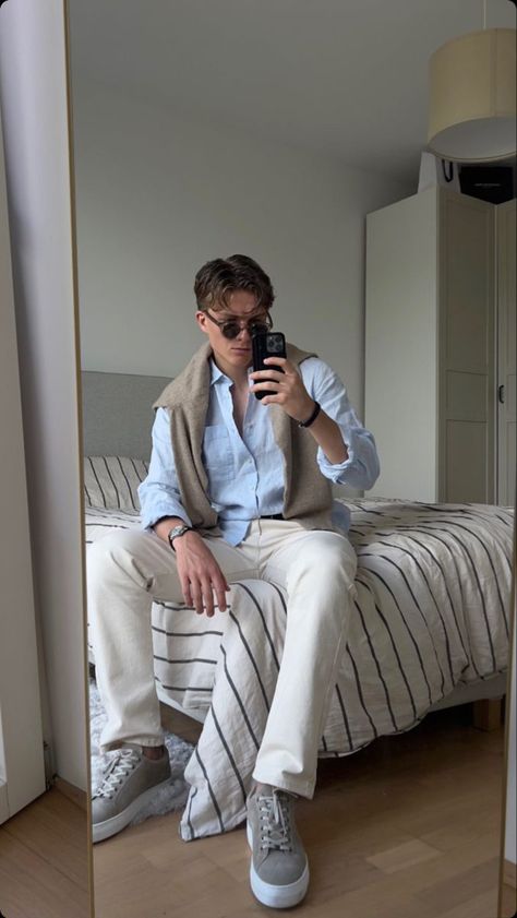 We've curated the 6 best old money outfits for men. Check out all the products via our website. #oldmoneystyle #oldmoney2023 #oldmoneyaesthetic Aesthetic Men Outfits, Men Aesthetic Outfits, Mode Old School, Money Clothing, Classy Outfits Men, Money Clothes, Old School Fashion, Aesthetic Outfits Men, Look Man