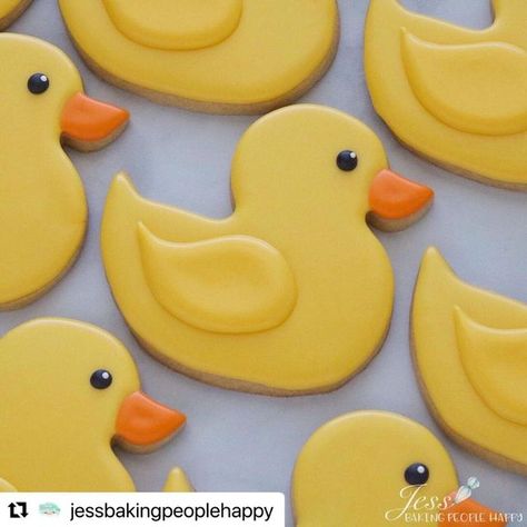 Essen, Duck Cookies Royal Icing, Duck Royal Icing Cookies, Duck Theme Party Ideas, Rubber Duck Cookies Decorated, Rubber Ducky Cookies, Rubber Duck Cookies, Duckie Birthday Party, Duck Decorated Cookies