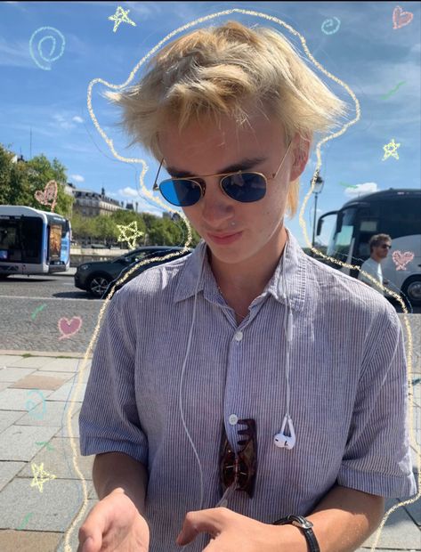 Blonde With Glasses, Man Moment, Jaeden Martell, Marriage Material, It The Clown Movie, I'm A Loser, Long Train Wedding Dress, Clubbing Aesthetic, Instagram Funny Videos