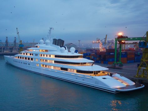 The world's largest private yacht cost $600 million to build and has held the record for more than 5 years — but it might soon be dethroned Most Expensive Yacht, Expensive Yachts, Trek Madone, Big Yachts, Luxury Private Jets, Private Yacht, Yacht Interior, Boats Luxury, Yacht Boat