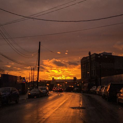 Sunset Aesthetic Yellow, Yellow City Aesthetic, Yellow Lighting Aesthetic, Sunset City View, Golden Hour City, Williamsburg Nyc, Nyc Sunset, Transition Goals, Sunrise City