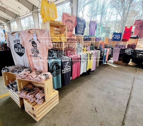 Shirt Display For Craft Show, Clothing Craft Show Display, Cheap Vendor Booth Ideas, Shirt Vendor Booth Display Ideas, Tee Shirt Vendor Set Up, Tshirt Displays For Craft Shows, Shirt Vendor Display, Vendor Booth Hat Display Ideas, Display Shirts At Craft Fair