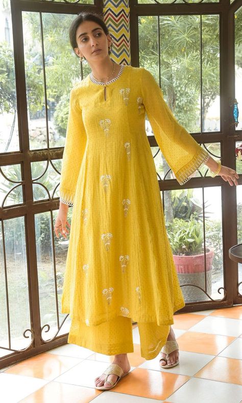 #fashion #cordset #summer #fashionblogger #nicelook #trouser #jeans #indianwear #cordset 
#cordsets #cordsetsforwomen #cordsetstyle#indowestern #onlineshopping#worldwideshipping #officewear #regularwear #top #plazzo Side Kali Kurta Pattern, Kali Pattern Kurti, Kali Suits Anarkali, Chanderi Printed Kurti Designs, Kali Kurti Designs Latest, Printed Chanderi Suits Design, Chanderi Anarkali Suits, Chiffon Kurta Designs Women, Chanderi Kurti Designs Latest